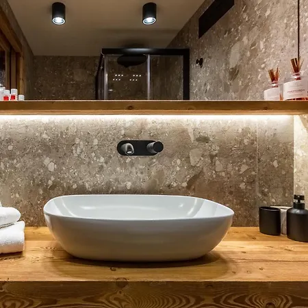 Semesterbostad Hellochalet Petit Reins - Alpine Lodge Close To Ski Return