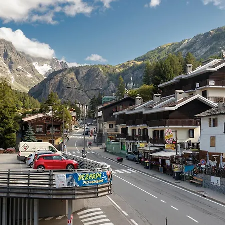 Hellochalet - Pessey - 2 Near Lift With Garden And Mountain View Valtournenche